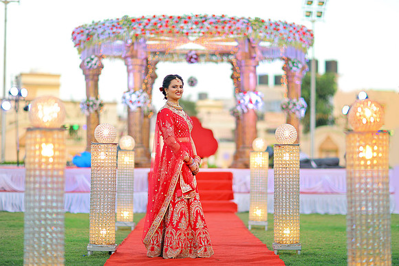 RHT_9464-FULL POSE