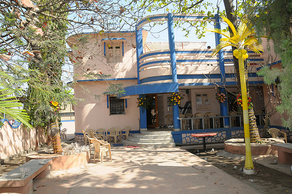 UPS_3677