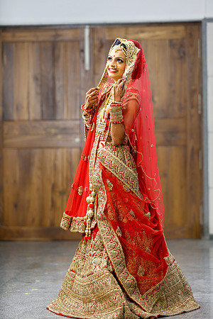 RHT_3453-FULL POSE