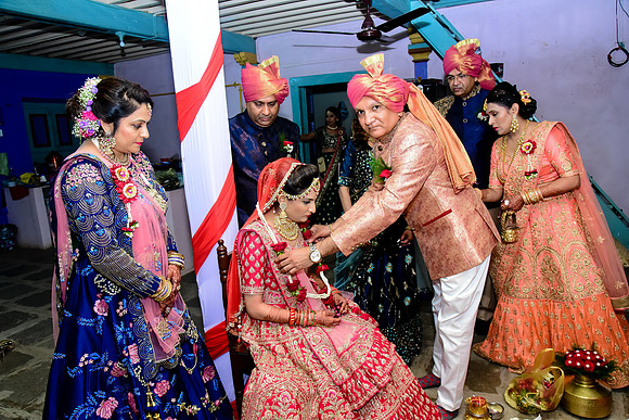 823