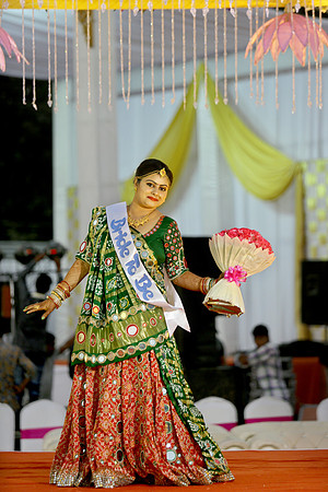 RHT_1425-FULL POSE
