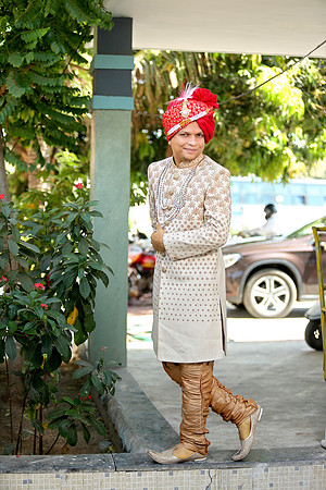 RHT_7833-FULL POSE