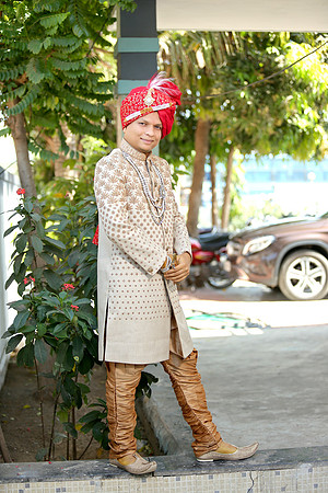 RHT_7829-FULL POSE