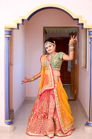 4E5A5632-FULL POSE