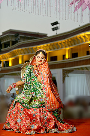 RHT_1418-FULL POSE