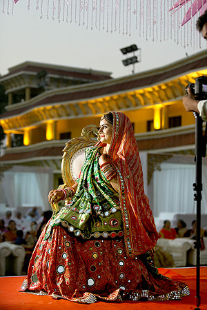 RHT_1419-FULL POSE
