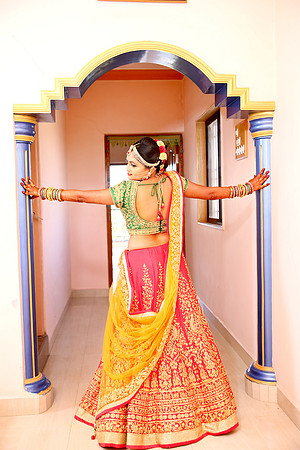 4E5A5614-FULL POSE