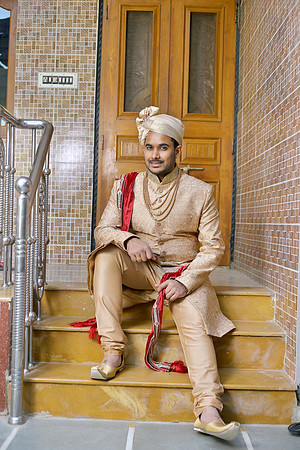 RHT_4953-FULL POSE