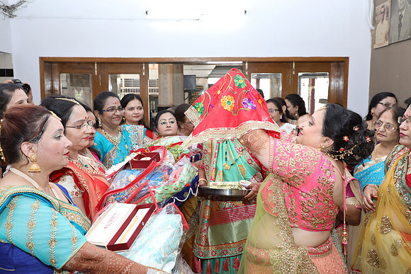 225