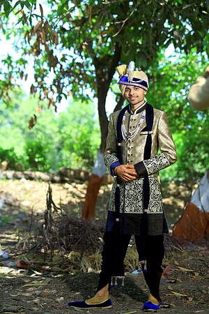 RHT_3901-FULL POSE